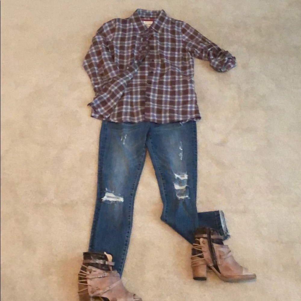 Adorable plaid shirt with ruffle detail.